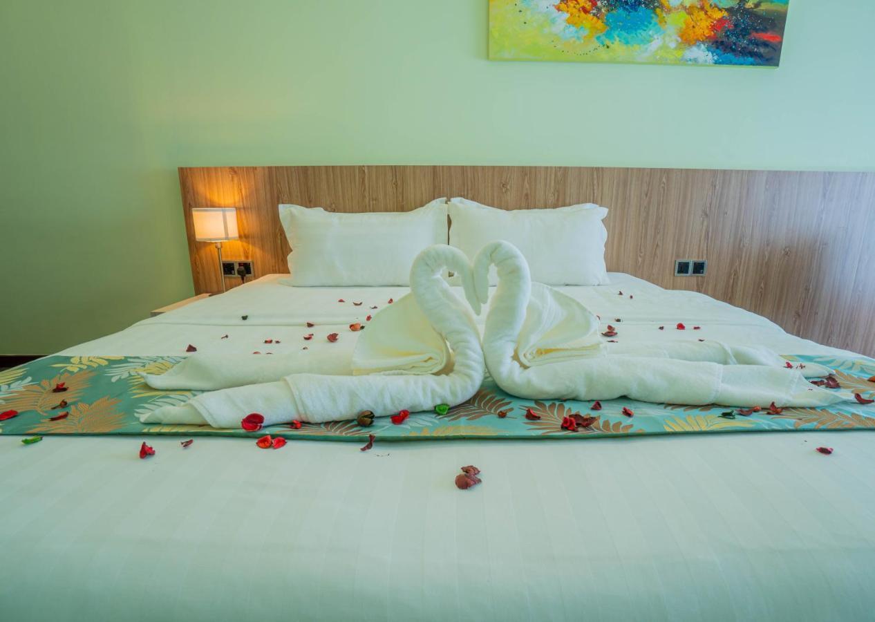 Flypod Hotel Kota Kinabalu Bagian luar foto