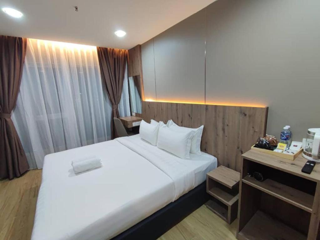 Flypod Hotel Kota Kinabalu Bagian luar foto